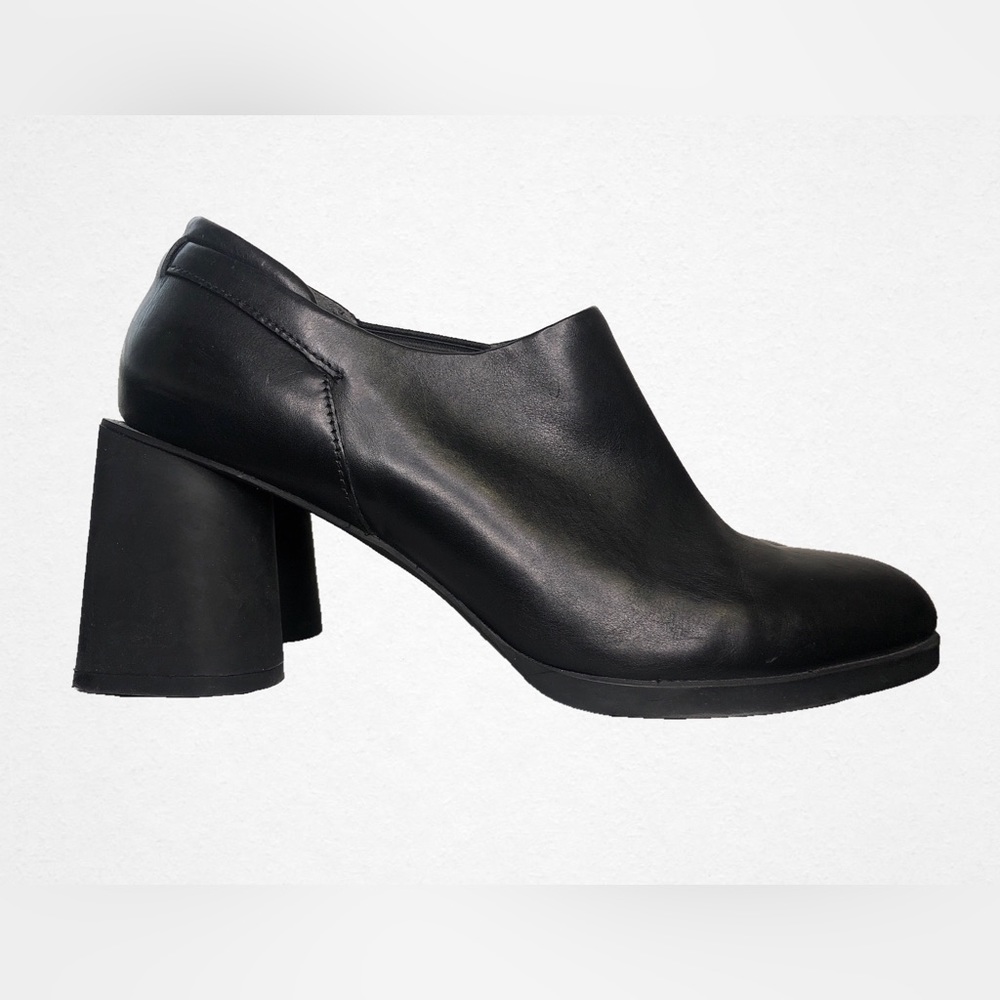 Black Camper Pumps with Limited Edition Heel